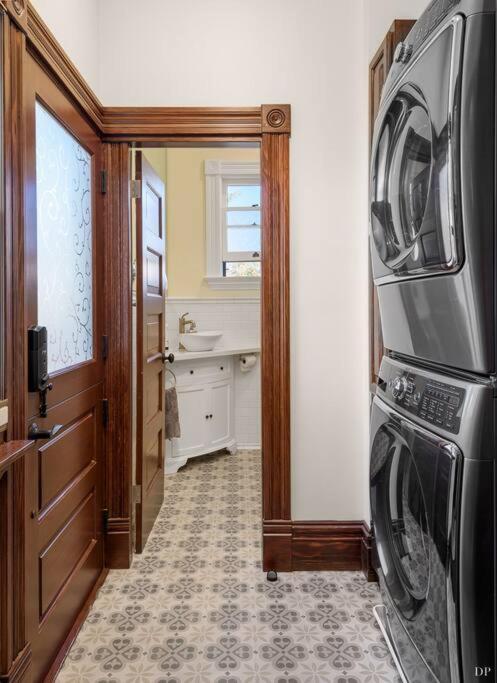 Upscale Downtown Home Walk To Beach Shops Bars 2 Santa Barbara Extérieur photo